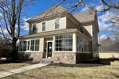 82 Pleasant St