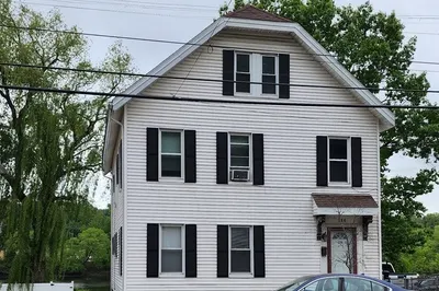 184 River St