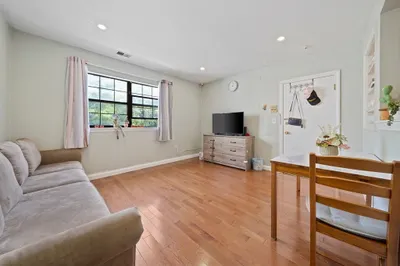 8 Jackson St #B3