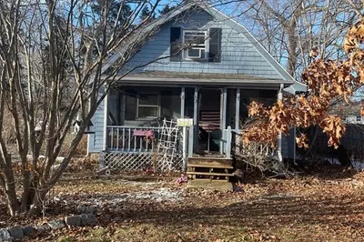 192 Station St
