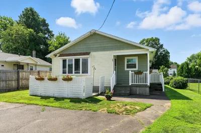 73 Riverpark Ave
