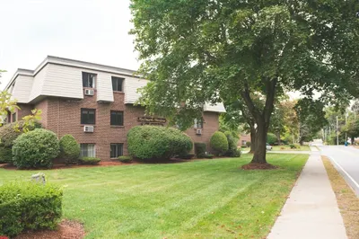 4 Hallmark Gdns #12