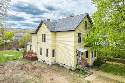 1089 Pleasant St 1