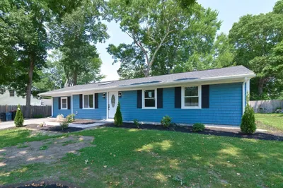 16 Deanna Rd