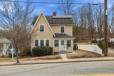 138 Pleasant St