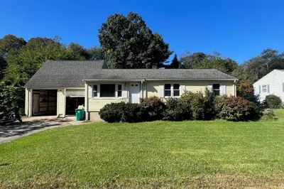 11 Lindsay Road 1