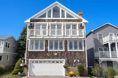 125 Edgewater Drive 1