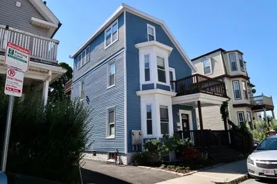 51 Moseley St #1