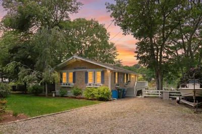 133 Edgewater Dr W Dr 1