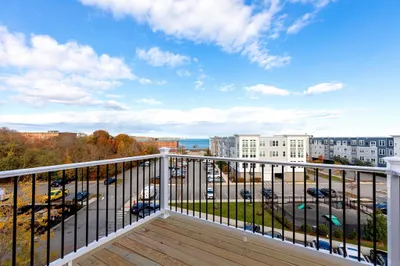 393 Court St #6 1