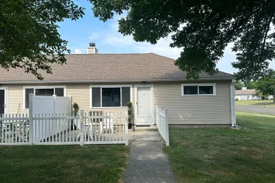 1084 James St #1084