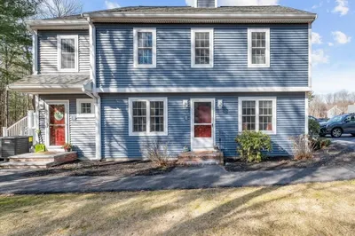 2 Hobart Ln #2 1