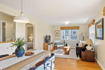 16 Lakeview Dr 1