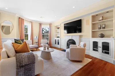 28 Rutland Sq #3