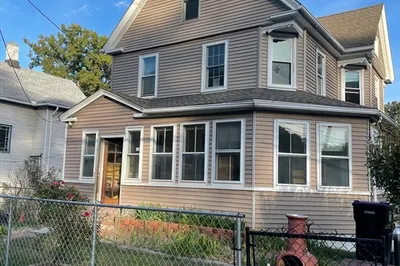 958 Main St 1