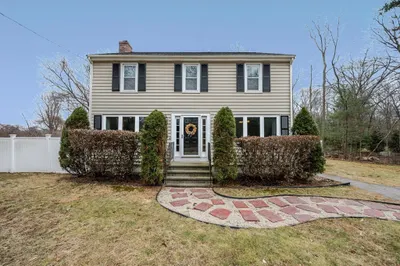345 Richardson Ave 1