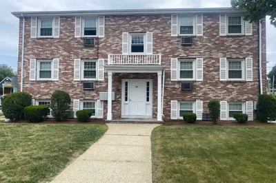 100 Lynde Street #3A 1
