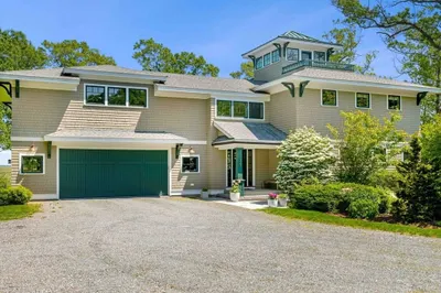 323r High Road