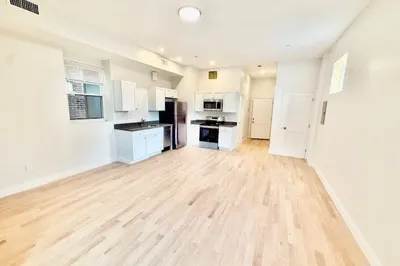 204 Hanover St #2R