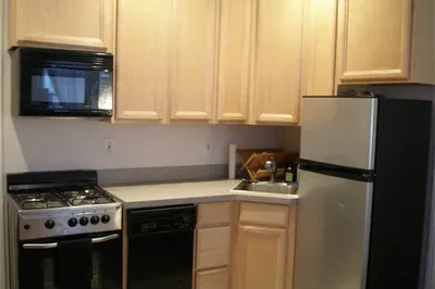 2 Goodwin Pl #1