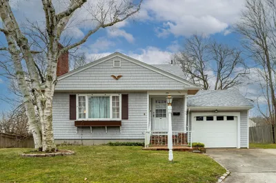 195 Gifford Ave 1