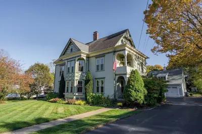 256 Main St 1