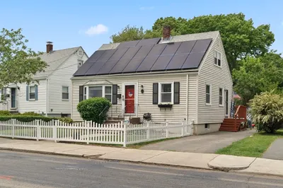 92 Laurie Ave 1