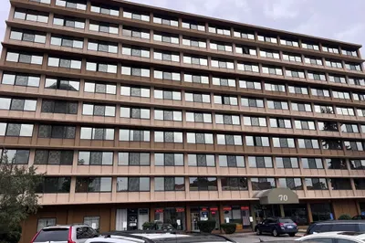 70 Southbridge St #305