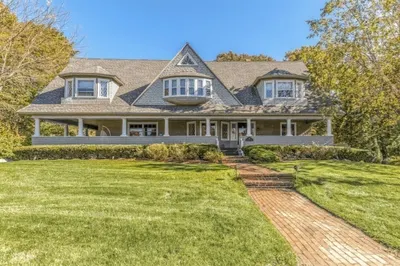 6 Chanticleer Dr 1