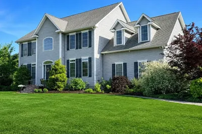 6 Evergreen Dr 1