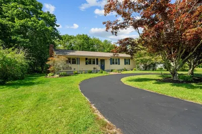 28 Leslie Dr