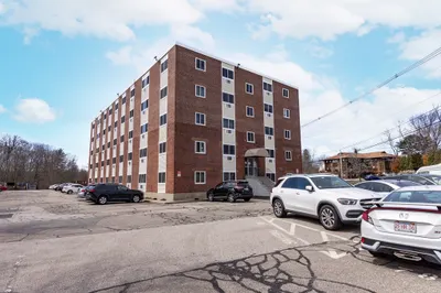 215 Winter St #3P 1