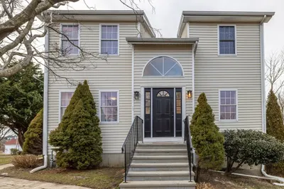 724 Woodman St 1