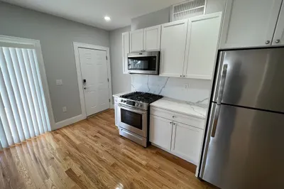 372 Oxford St #4