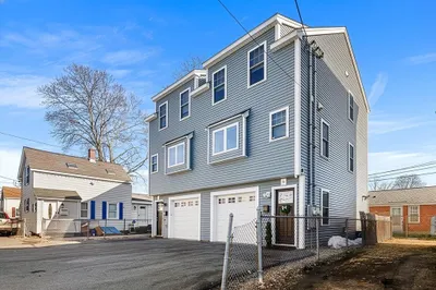 18 1/2 Dalton Ct #18 1/2 1