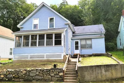 606 Cottage St 1
