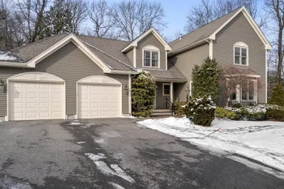10 Algonquian Drive