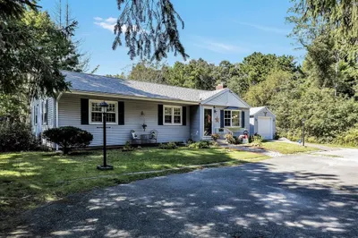 223 Great Neck Rd N 1