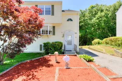 39 Ledgecrest Dr