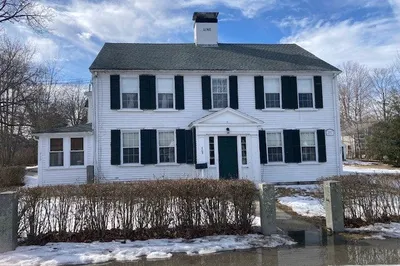 709 Main St 1