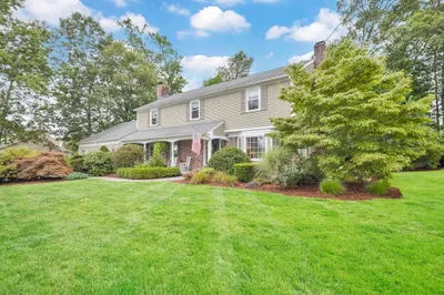 27 Eastwood Dr 1