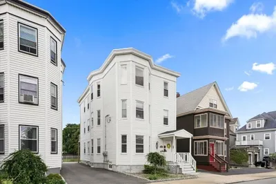 258 Shirley St #3 1