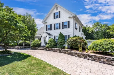 1322 Pond St 1