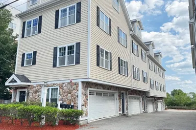 75 BraCkett St #C 1