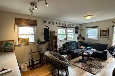 8 Newton St