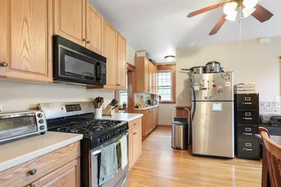 37 Gladstone St #2