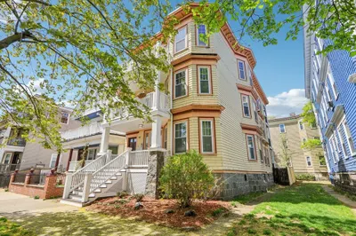 49 Pleasant St #3
