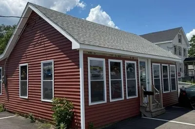 1637 Main St 1