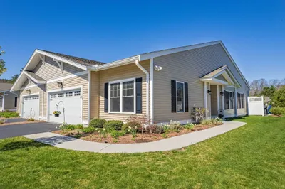124 Rogerson Crossing #124