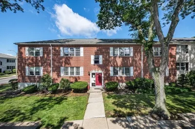 210 Lake Shore Rd #3 1